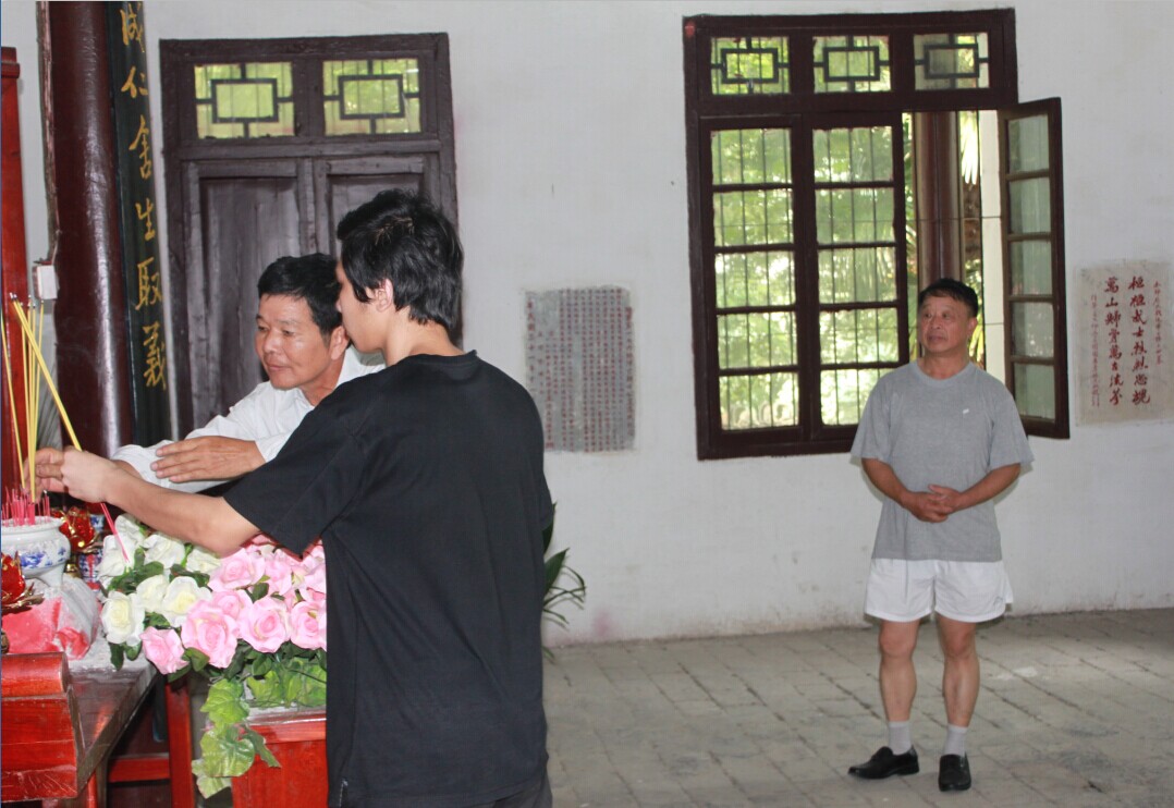 抗战将领苏祖馨将军之子苏尚坚访问野寨中学