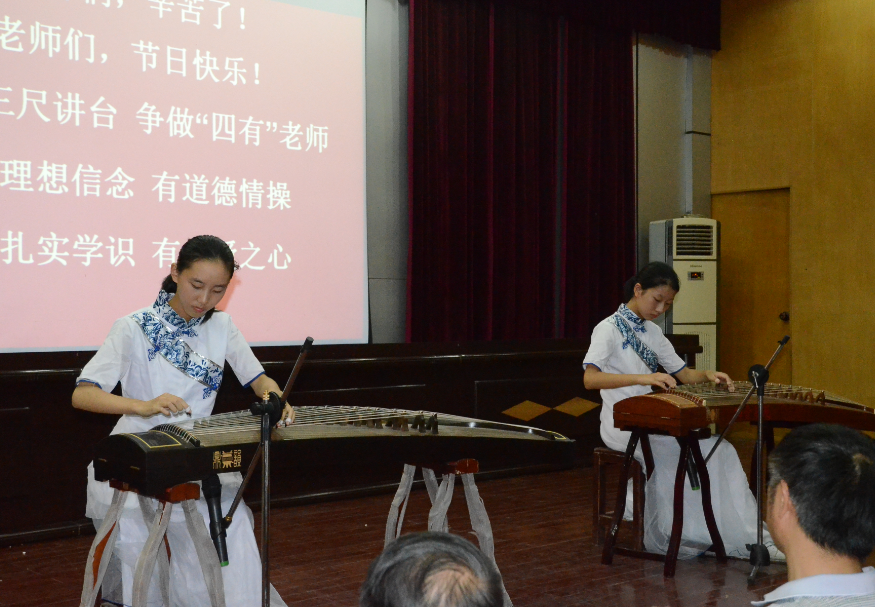 野寨中学隆重举行2016年教师节庆祝表彰大会