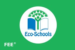 国家环保部授予我校“2012年度国际生态学校绿旗”荣誉