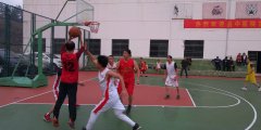 野寨中学篮协与县中医院篮协交流比赛在野寨中学举行