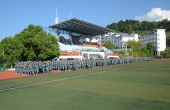 野寨中学举行第二十四期军训阅兵式暨总结表彰大会