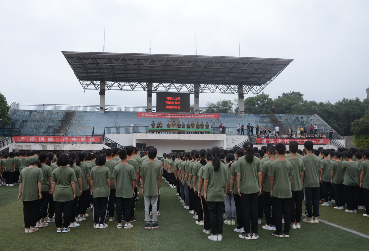野寨中学举行第二十七期军训会操表演暨总结表彰大会